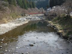 巴橋から待月橋を見ます。巴川の水量も少なかったです。