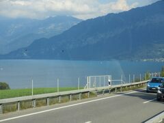 前回スイスへ来た時トゥーン湖畔のシュピーツで車から列車に乗り換えてツェルマットへ向かった町