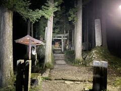 駐車場のすぐ先には竹宇（ちくう）駒ヶ岳神社。
駒ヶ岳山頂を本宮とする甲斐駒ヶ岳神社の前宮だそうです。
