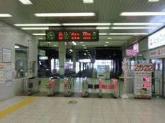 さらに１５分くらい走って東武宇都宮駅に着く。一面二線の、いわゆる地方私鉄のターミナルといった感じだ。