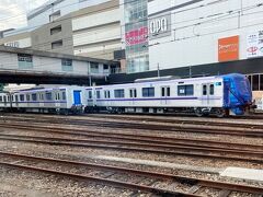 八王子駅で珍客発見。
甲種輸送中の地下鉄半蔵門線新車18000型。ここから横浜線の長津田まで運ばれて行くのだろう。
中央線特急の特徴のひとつで、新宿から八王子までの利用客が意外と存在すること。30分程度の乗車なのだが。
中央線特快はかなり混むからだろうが、数年後特快にグリーン車がついたらどうなるかな。
