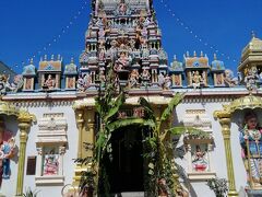 少し歩くと今度はヒンズー教寺院
