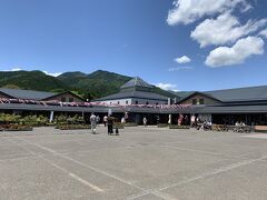 お昼ごはんの後に「道の駅湯の香しおばら」へ。