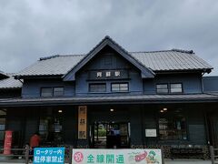 黒川温泉に行く途中、JRの阿蘇駅で途中休憩をはさみます。
味わいのある駅舎です。近くに道の駅もあるので、そこでショッピングもできます。