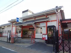 17:42
JR奈良線/稲荷駅に戻りました。

稲荷駅は、明治18年8月18日に開業。
今の駅舎は、昭和10年に竣工したコンクリート造りの建物です。