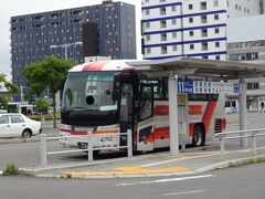 10:48
1時間座っているだけに7,960円投資するより、同じ金額をフェリーに投資した方がネタになるので、フェリーターミナル行きのバスに乗ります。

②函館帝産タクシー:津軽海峡FT行
函館駅前.10:50→津軽海峡FT.11:15
￥運賃320円