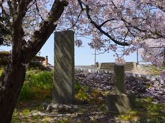 八間堀川のすぐ北、「御城公園」の一画に「茨城百景の碑」があります。大きな石碑ですが文字が読み取りにくく、最初は何の史跡なのかが分かりませんでした。