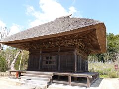 高滝湖から大多喜に向かう途中、西願寺阿弥陀堂附厨子に参拝しました。美しい茅葺屋根が印象的な、何とも美しいお堂でした。  