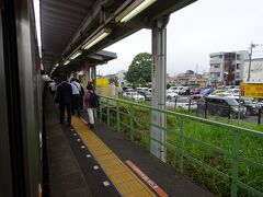 小作駅。近くに大きな工業団地があり、ここでかなりの客が降りる。
逆に夕方の上り電車は、ここから急に混みます。