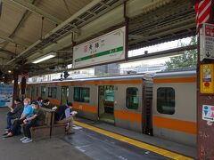 この電車の終点・青梅駅着。
街全体で「昭和レトロ」を推し進めている町。