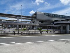 伊丹空港到着！

え、

あ、暑い…。
道産子に…耐えられるのか…？

リムジンバスに乗って京都駅に向かいます。