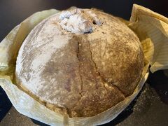 朝9時開店。時間が合えば利用。人気のパン屋さんです。