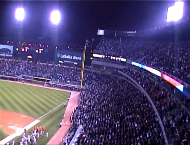 観客のテンションは既に高まっています。