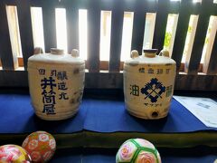 元醤油屋。昔は醤油も酒も液体は陶器で運んでたんですね