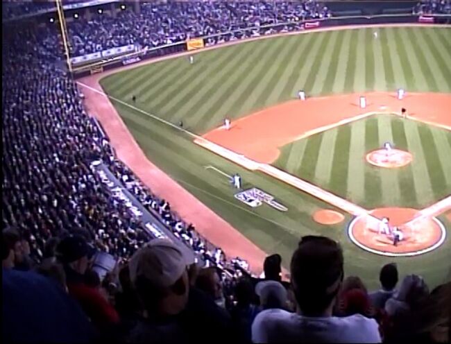 大観衆が井口選手の打席に注目しています。