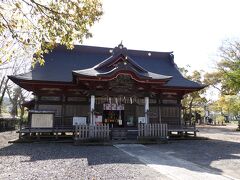 「夷隅神社」は、大多喜の中心部にある神社です。参道は城下町通りから続いていますが、本殿はかなり奥にあり静かで落ち着いた雰囲気です。創建は16世紀の終わりと歴史ある神社で、風格ある本殿にもその歴史が感じられました。