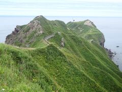 女人禁制の門より神威岬と灯台