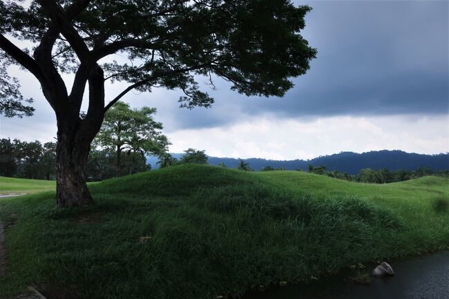 ◇【Khao Kheow Country Club】<br />パラパラときました....大雨ならず、２ホールで止みました。<br />