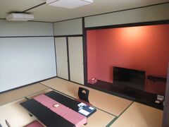 17：00　チェックイン「萩観光ホテル」
部屋が思ったより広くて、結構キレイ！
少し高台にあって、最後の坂が結構すごい。今かなりガソリン高いのに・・って思いながら上ったけど、