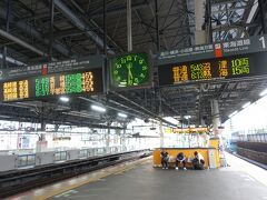 2022年7月23日　晴
【7月23日の歩行数　　26681歩】

今日は久しぶりの良い天気です。
出がけにネットの天気予報のページで最終チェックをしてきました。
１時間毎の予報では午前10時からは夜中まで快晴で降水確率は夜中まで0%でした。
良かったです。
これで心置きなく旅に出られます。

上野東京ライン　　高崎行き
新橋駅　5時49分発　→　高崎駅　7時49分着
運賃2640円（新橋駅～沼田駅）＋　グリーン料金　800円（新橋～高崎）