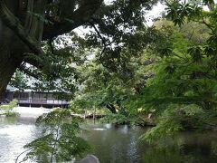 鈴木大拙館一番近くの「松風閣庭園」に立ち寄って見ました。
水鏡とは違う池のある庭園。
これまた落ち着く。

