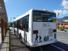 バスが停車したのでどうにか追いつけました。
間に合ってよかったです。
このバスの乗り場が沼田駅の駅前広場の向こう側なので距離が意外にあってちょっと焦りますね。