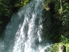 帰途の途中、乙女滝　なかなか勇壮