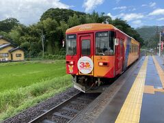 雨上がりの中、汚れが落ちてつやつやした感じの車両が入線。
大垣に戻ります。
（織部12:33⇒大垣13:06）