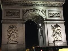 エトワール凱旋門
Arc de Triomphe