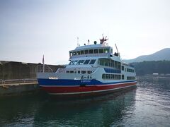 朝からウトロ港にきて、知床観光船おーろら号に乗船。