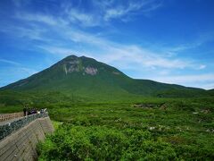 ランチの羅臼に向けて知床峠。
羅臼岳が綺麗っす。