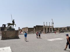 Foro di pompei
多くの人が集まっていろいろな事がもようされたでしょう。