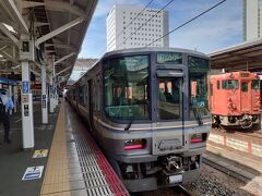 姫路で乗り換え、続いて岡山からはマリンライナーに乗車。
京阪神でも見慣れている車両、なんだか安心する。