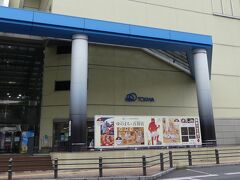 交差点角にある、トキハ別府店に入ります。