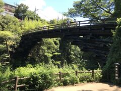 まずは大月の猿橋へ
ここと諏訪大社と洩矢神社というのが子供のリクエストなので東方プロジェクトの聖地巡りということで、感動していました。思ってたより猿橋は絶景でした。