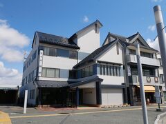 今日の宿泊は花巻駅のすぐ前のホテル狩野。
SL銀河の為に選んだホテル。
今回の旅程を考えた時に花巻か新花巻で泊まろうと思ったけど新花巻はホテルは皆無、花巻もかなり少なくて選択肢はほぼなかった(;^_^A。