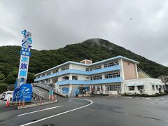 食事終了後、廃校水族館に到着。早速入場します。

ちなみに、これも出る時に撮ったもの。到着した時は大雨で、建物の中に駆け込むのがやっとでした。