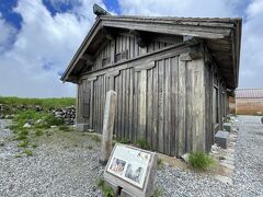 到着したのは立山室堂。
重要文化財で、日本初の山小屋だそうです。