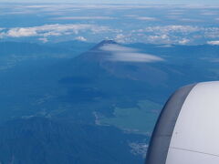 離陸して、座席が右側で良かったです。
富士山が綺麗に見えます。