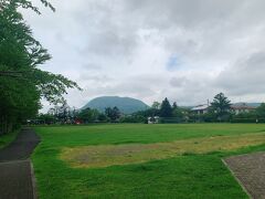 駅前にある矢ヶ崎公園は２時間無料の駐車場があるので、そこに車を停めれば公園をゆっくり散策できます