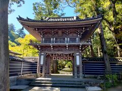 空港を降りたって車で最初に向かった先は30分ほど走った小松市のはずれにある那谷寺。
泰澄神融禅師により717年に開創された古刹です。