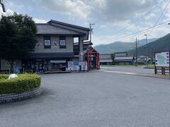 谷汲昆虫館に到着。駐車場広し。