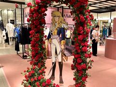 終演後、立ち寄った阪急百貨店でオスカル様を発見！

MAX&Co.がベルばらとコラボしているようです。

今年はベルばら誕生５０周年で、東京と大阪で「誕生５０周年記念 ベルサイユのばら展－ベルばらは永遠に－」が開催されますね。
→https://verbaraten.com