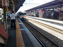 「塩尻駅」に到着☆

その後、「木曽福島」行に乗り換え。