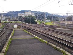 ちなみに「塩尻駅」はこんな感じで、左側が甲府方面、右側が名古屋方面と、こんな感じで分岐しています。

これから向かうのは右側です。