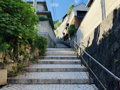 商店街から少し外れて小径を。
夏場は暑さが辛いです