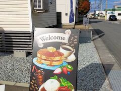 【Cafe Lino】
さすがにお腹が空いて来たので米沢市内にあるドッグカフェで遅めのランチです。