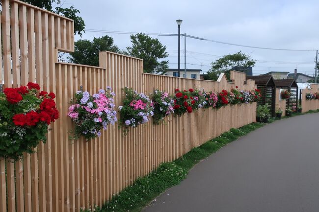 会場も広い為そこら中に花が飾ってあります