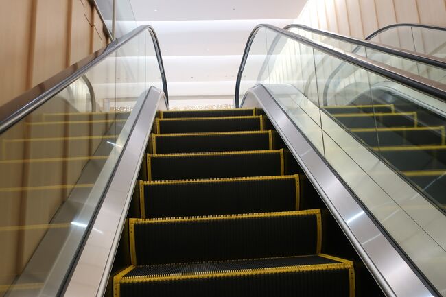 プレミアムチェックインを済ませ、このエレベーターを昇るとＡＮＡラウンジです