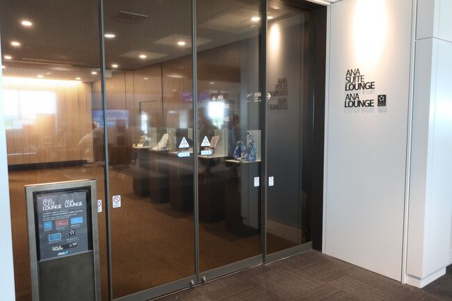 ＡＮＡラウンジを出てピーチ便の出発する、一番奥の１番ゲートに向かいます